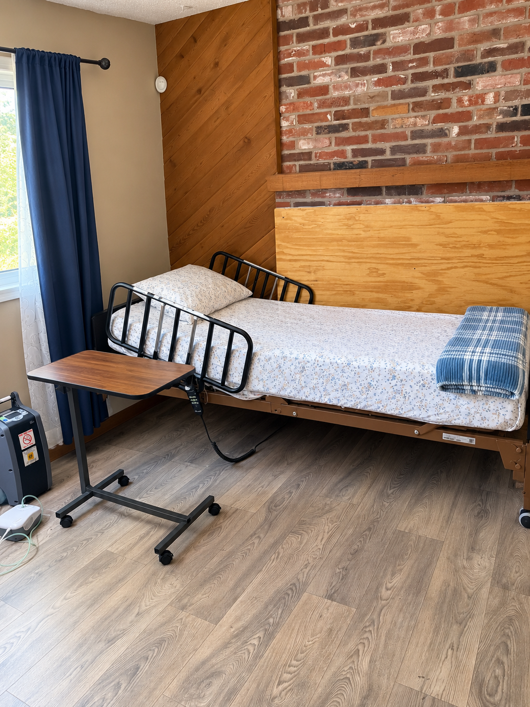 Accessible bedroom with an adjustable care bed